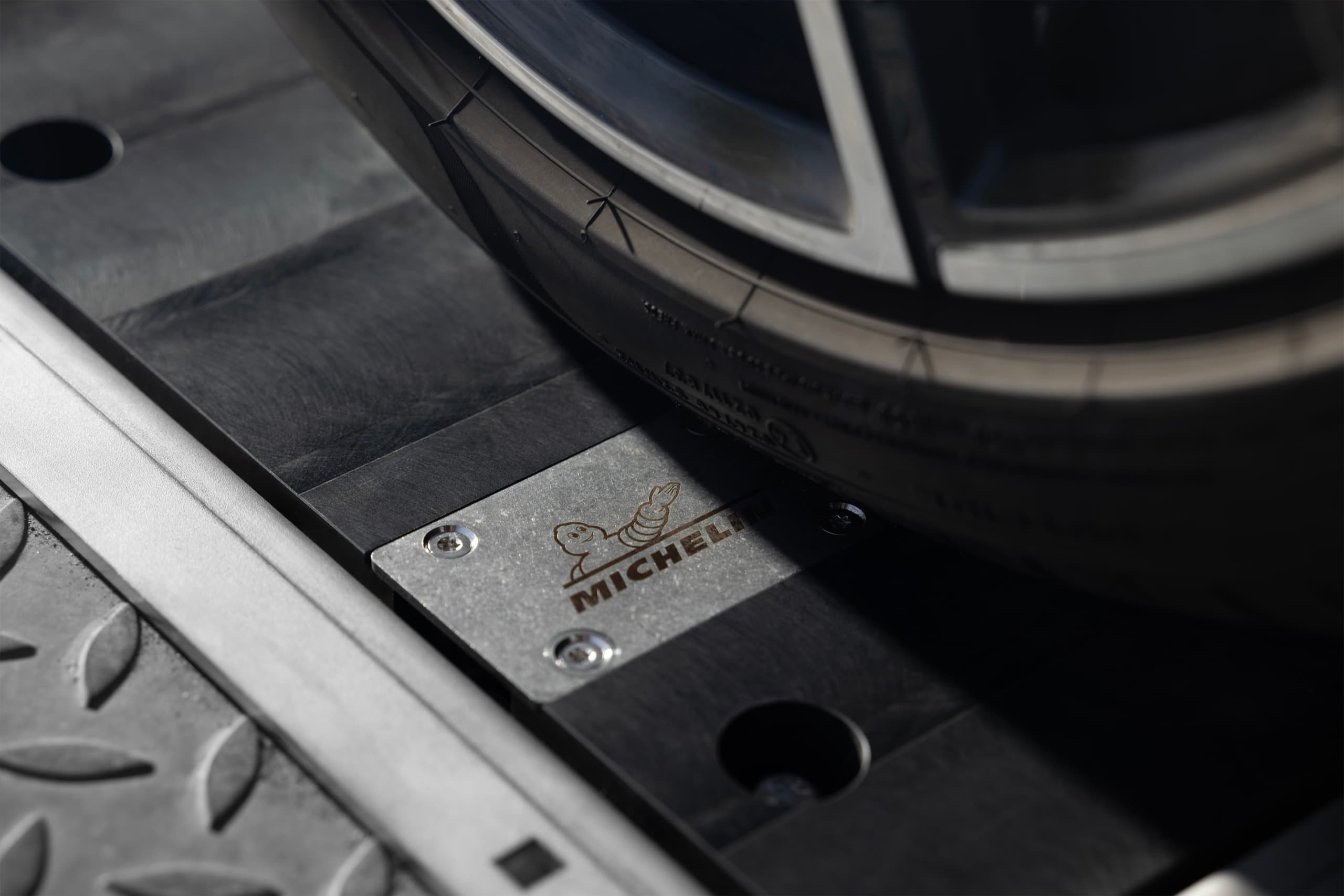 Per-license plate damage and tire history