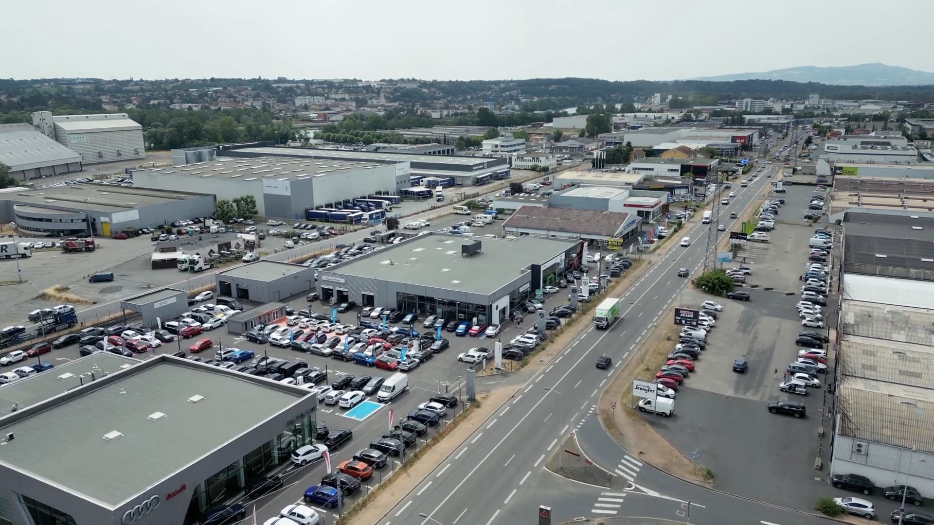 Aerial view of a BYmyCAR dealership equipped with ProovStation
